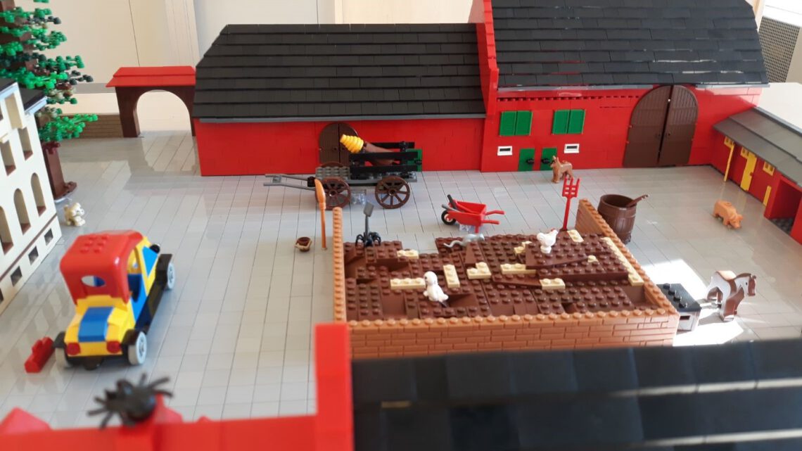 Zusammenarbeit ermöglicht großartige Projekte: Schüler bauen Römerhof aus LEGO®-Steinen